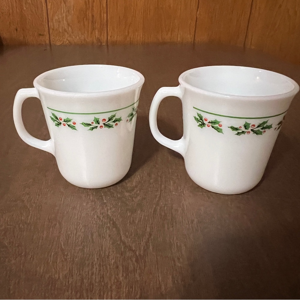 Vintage Corning Ware White Milk Glass Holly Days Berry Christmas Cup Mugs Set 2